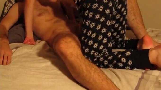 Sıcak Bir Eşin Penis Masajı Yaptığı Hd Video