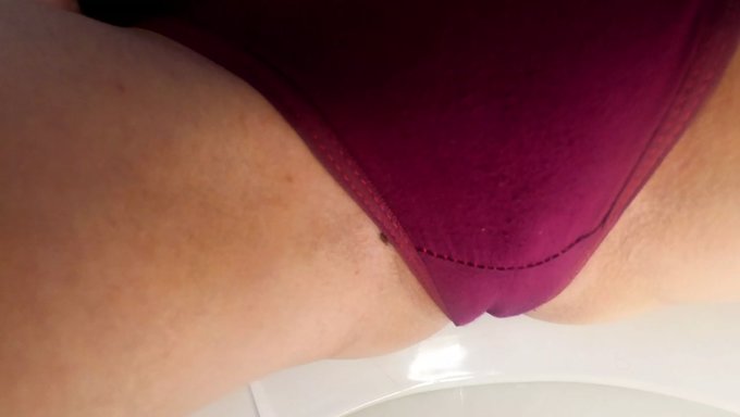 Milf'In Bdsm Ve Açık Hava Sahnelerindeki Islak Kırmızı Külotları