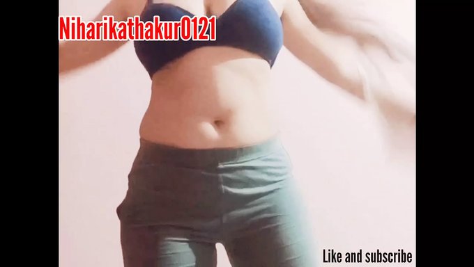 Nikita'Nın Büyük Götü Mumbai Sahnesinde Bikinili
