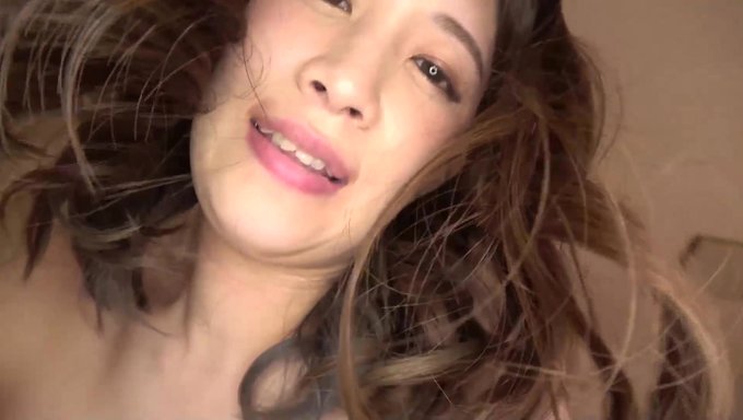 Minaho Aruga'Nın Karısı Bu Ateşli Videoda Yaramazlık Yapıyor