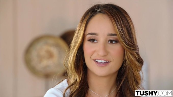 Isabella Nice'In Yaramaz Poposu Bu Porno Videoda Biraz Aksiyon Alıyor.