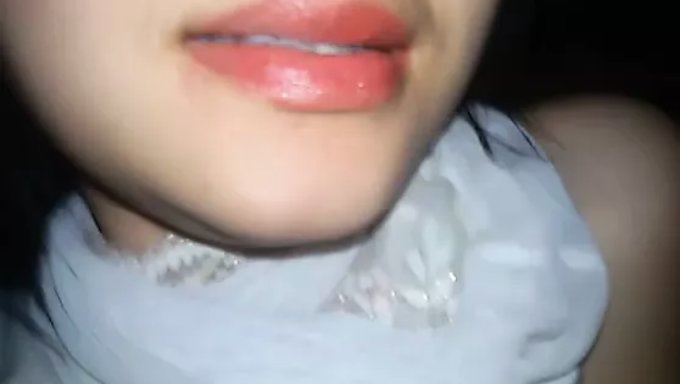 Asyalı Karısı Içine Bir Yarrak Alıyor