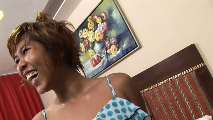 Tayland'Da Amatör Genç (18+) Farang Tarafından Sikişiyor