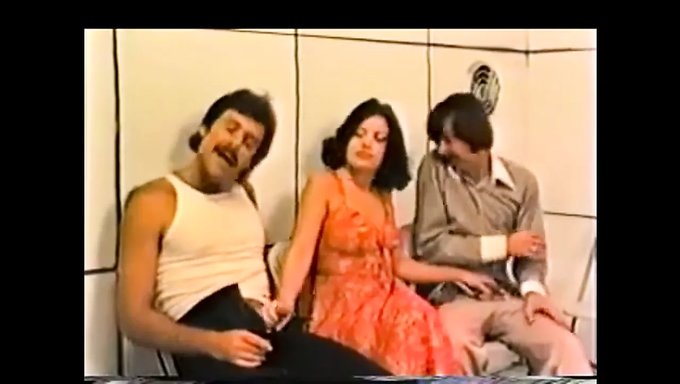 Olgun Bir Amatörle Retro Yetişkin Sahnesi