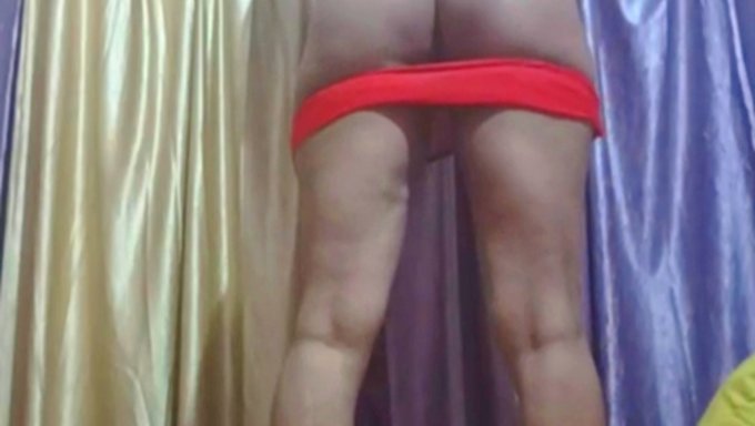 18 Yaşındaki Hintli Kız Anal Zevkten Keyif Alıyor