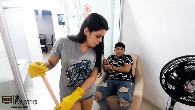 Azgın Üvey Kız Kardeşle Duygusal Bir Sikiş Partisi - Ispanyol Porno