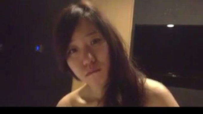 Asyalı Üniversiteli Büyük Penis Emiyor
