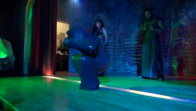 Irklararası Orgi Ve Bdsm Performansı