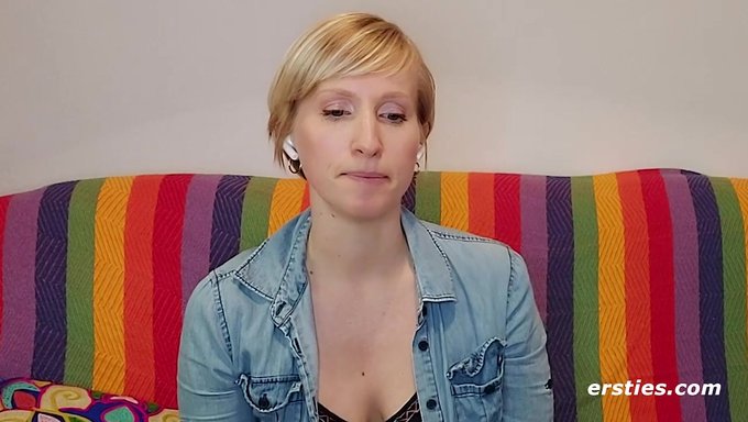 Flora Ve Veronica, Seks Oyuncaklarıyla Sıcak Bir Lezbiyen Joi Sahnesinde.