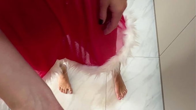 Tatil Sezonunda Kız Iki Alet Birden Yedi.