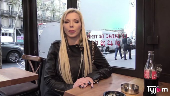 Ingiliz Bebek Barbie Sins, Fransız Yarrağıyla Yoğun Seksin Tadını Çıkarıyor