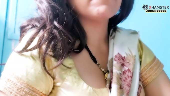 Hintli Milf'In Büyük Doğal Göğüsleri Sikişiyor