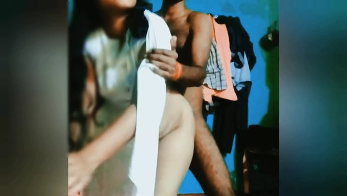 Ayakta Büyük Hint Yarrağı: Desi Bhabhi Pisleniyor