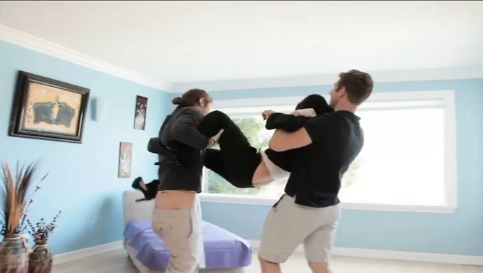 Iki Şanslı Adam Bu Sıcak Videoda Dana Vespoli'Yi Sikiyor