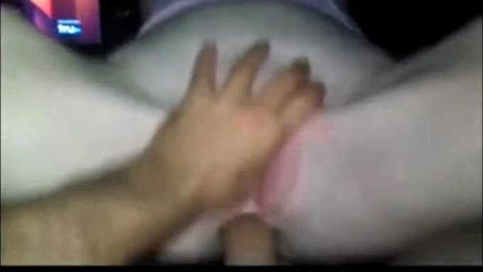 Amatör Sıska Kız Anal Pornoda Büyük Bir Sik Üzerinde Sürüyor