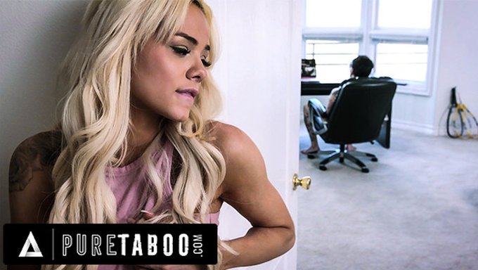 Minik Üvey Kız Kardeş Elsa Jean, Dominant Üvey Kardeşine Karşı Yasak Bir Arzu Besliyor.