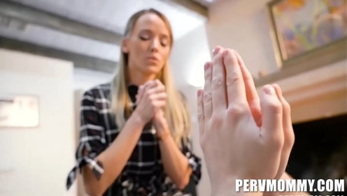 Minyon Amatör Ve Partneri Gerçek Bir Pov Gerilimi Yaratıyor.