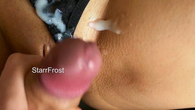 Yakın Ama Puro Yok: Büyük Popolu Milf Neredeyse Boşalıyor