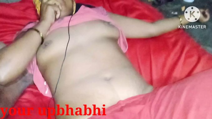 Hintli (Hintçe) Bhabhi (18+) Dildo Ve Tava Üzerinde Zıplıyor
