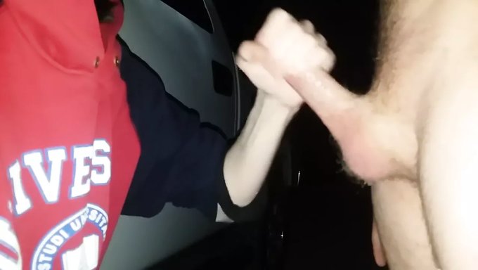 Güzel Bir Amatörle Arabada El Işi Ve Sakso