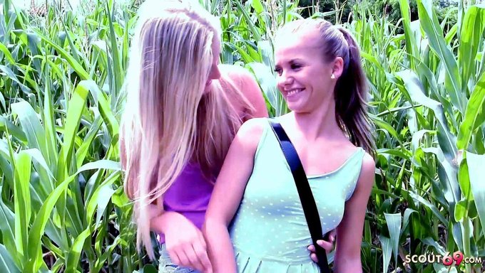 Küçük Göğüsler Ve Büyük Göğüsler Tek Bir Videoda: Bella Anne'Nin Halka Açık Seks Videosu