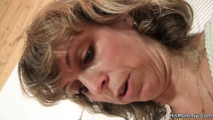 Avrupalı Bir Milf, Bir Adamı Onunla Seks Yaparken Yakalıyor