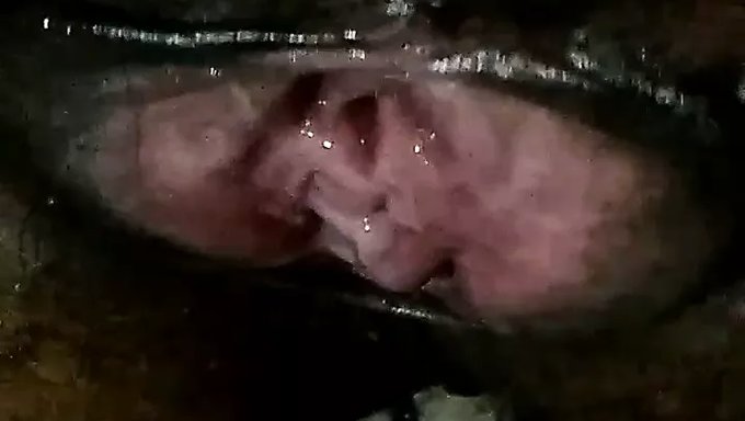 Hint Kızı Ev Yapımı Bir Videoda Amını Siktiriyor