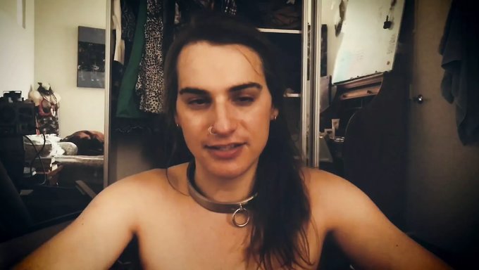 Jamietheslut, Tammy Cheeks'In Kelepçeli Yarağına Derin Boğaz Sakso Çekiyor Bölüm 2'De