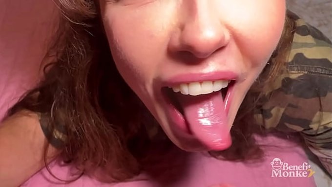 Seksi Eden Ivy'Yi Iç Çamaşırlarıyla Dar Boğazında Siktim.