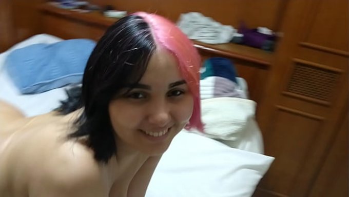 Genç, Hamile Bir Nimfomanyak, Idolü Belinha Gibi Azgınlaşıyor.