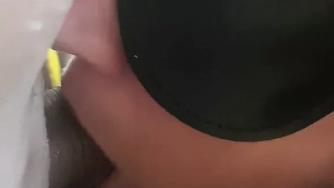 Bu Çarpıcı Amatör Kızın Derin Bir Sakso Denemesini Izleyin, Bu Da Sıkı Boğazı Için Çok Zor