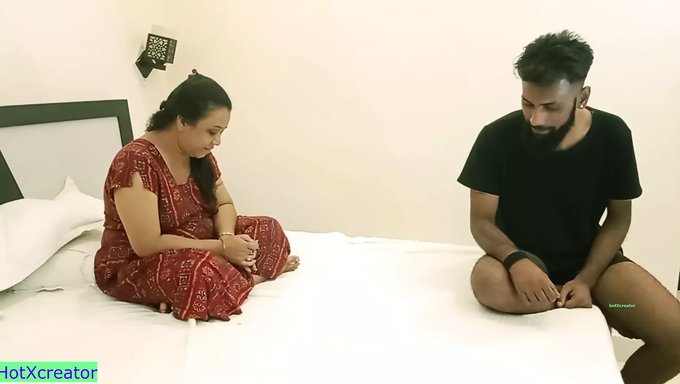 18+ Genç, Güzel Bir Desi Milf Tarafından Beceriliyor