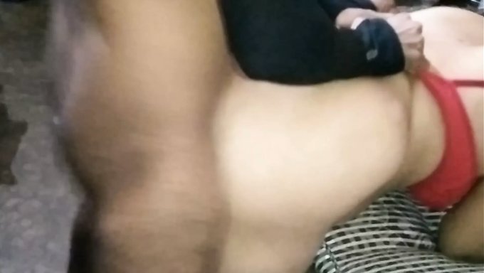 18 Yaşındaki Hintli Genç, Amcasının Telefon Numarasını Başka Bir Amcadan Alıyor
