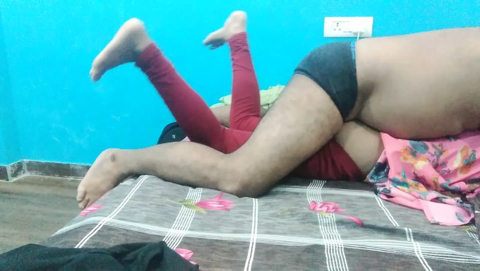 Büyük Siyah Yarrağı Hareket Halinde: Karısının Anal Seks Macerası