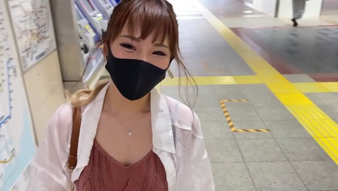 F-Kup Göğüslü Minyon Japon Kız, Sert Seks Ve Oral Zevkten Hoşlanıyor