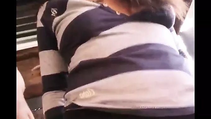Genç (18+) Büyük Popo Zevkine Karşı Mastürbasyon Yapıyor