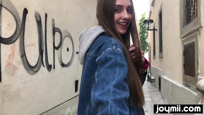 Lena Reif, Iyi Bir Sikiş Isteyen Yaramaz Bir Kızdır