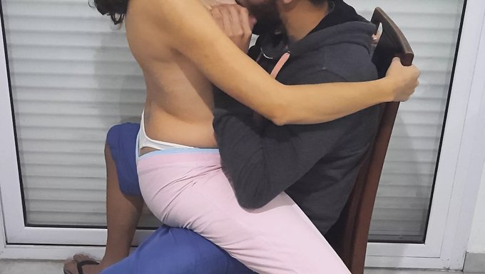 Olgun Milf Amını Yalatıyor