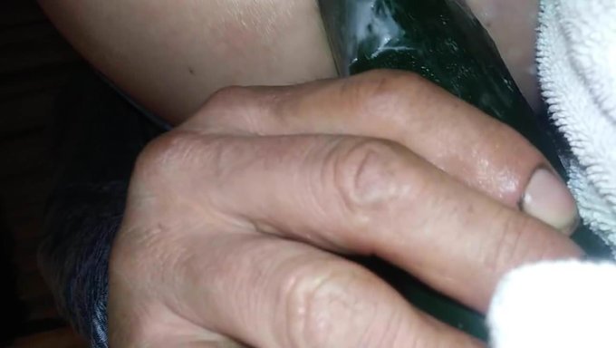 Büyük Popolu Bebekler, Seks Oyuncaklarıyla Anal Oyunun Tadını Çıkarıyorlar