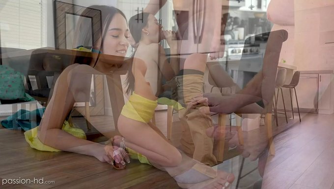 Dakota Tyler'In Doğal Göğüsleri Ve Uzman Becerileri Sıcak Bir Ders Seansı Için Ideal