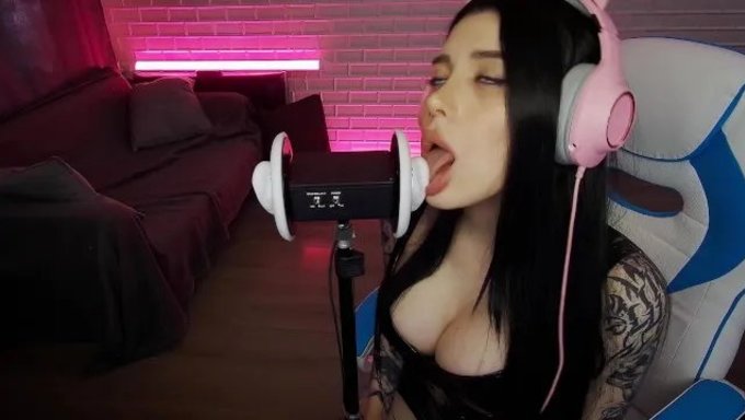 Biseksüel Fia Murr Ve Reislin, Duygusal Kulak Yalama Asmr'De