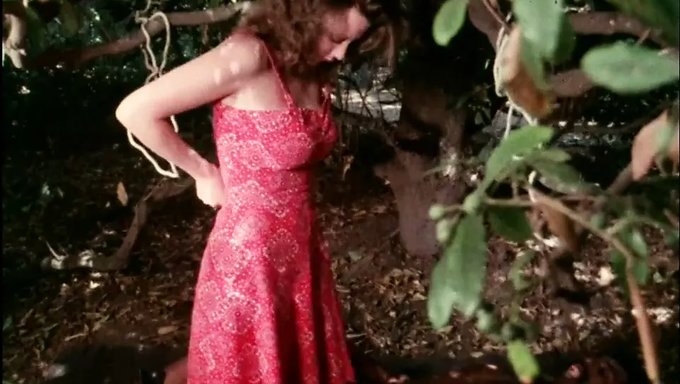 Cadılar Bayramı Özel: Eleonora Giorgi'Nin Korku Temalı Pornosu