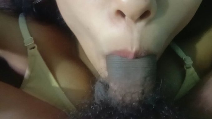 Hintli Genç Kızın Ağzına Boşalma