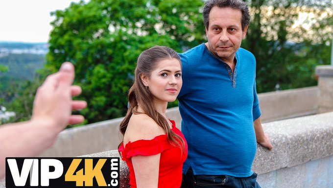 Genç (18+) Bir Pikapta Büyük Bir Göğüs Işi Alıyor