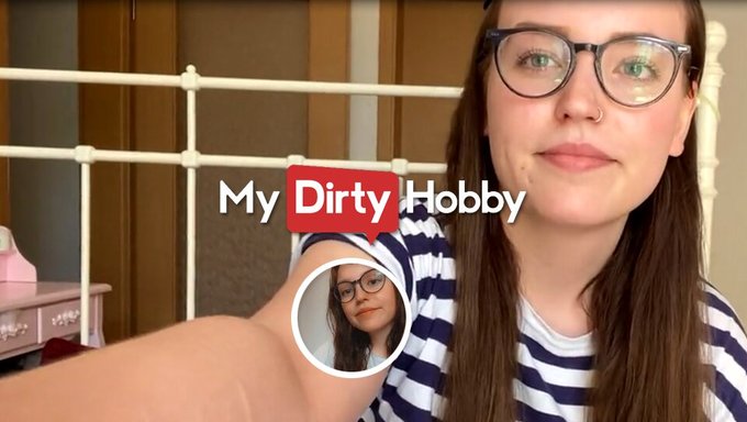 Büyük Göğüslü Sarışın Leni Lizz Mydirtyhobby Videosunda Kamerada Soyunuyor Ve Mastürbasyon Yapıyor