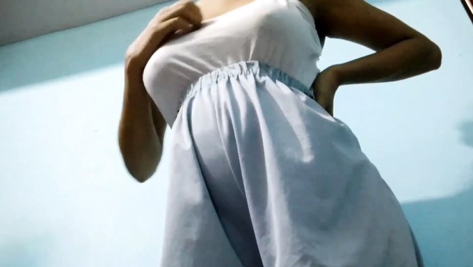Biseksüel 18 Yaşındaki Hintli Genç Kızın Anal Seksleri Ve Öpüşmeleri