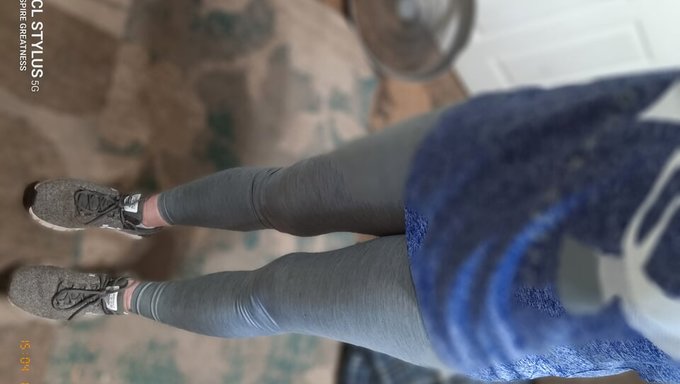 Duştan Sonra Evinde Temiz Ve Tıraşlı Amerikalı Kız