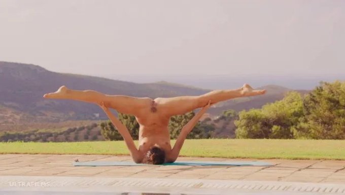 Alissa Foxy Dışarıda Yoga Yapıyor Ve Izlemek Harika.