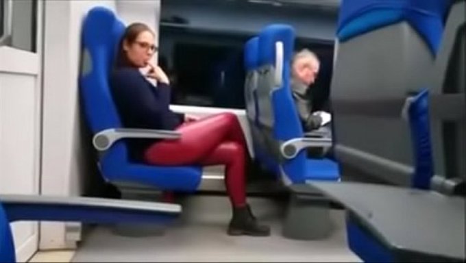 Bir Adamın Alışılmadık Derecede Büyük Ve Kalın Bir Siki Var. 8841096