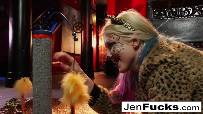 Jenevieve Hexxx Büyük Doğal Göğüsleriyle Bir Fellatio Veriyor
